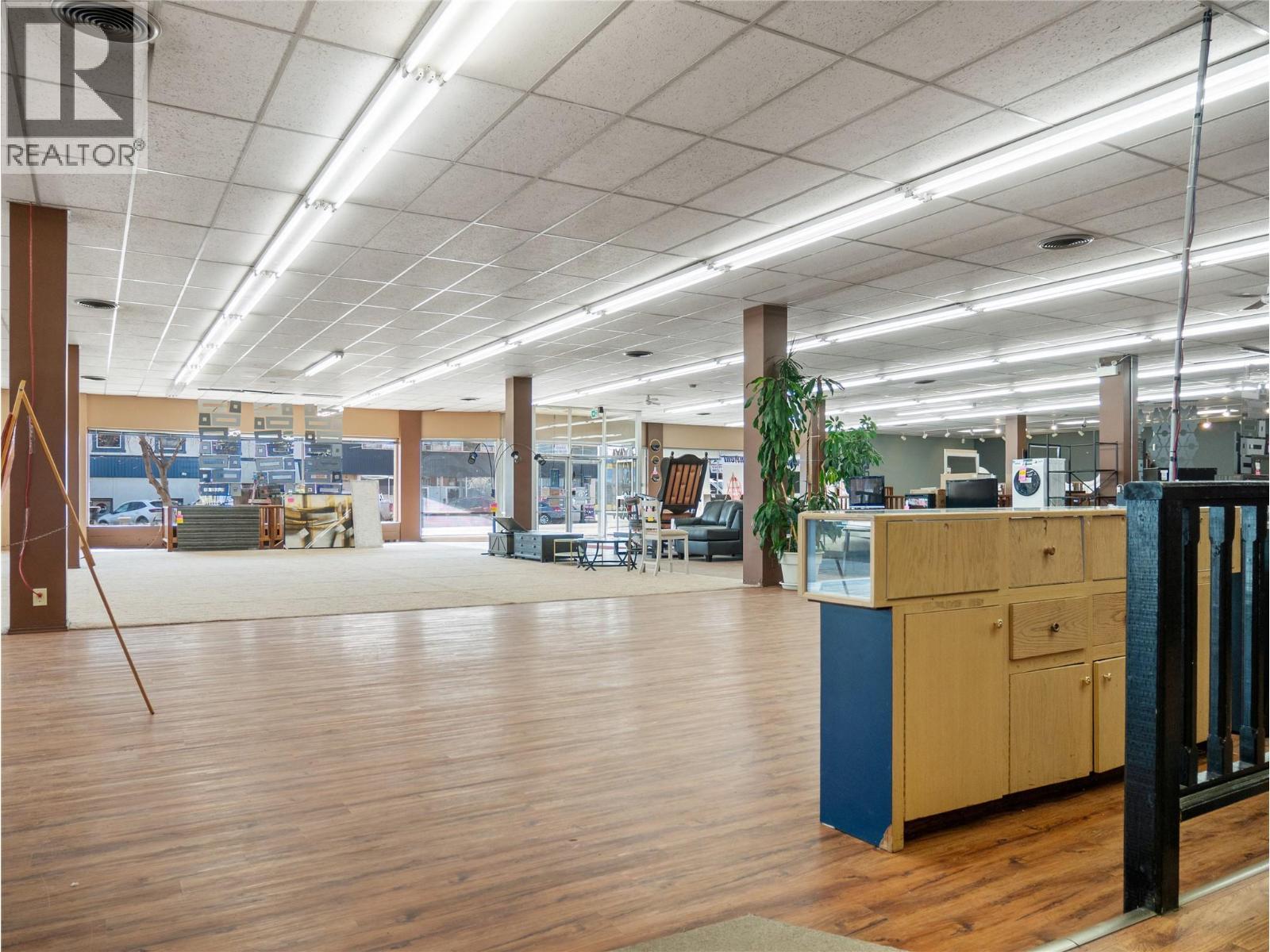 10121 10 Street, Dawson Creek, BC