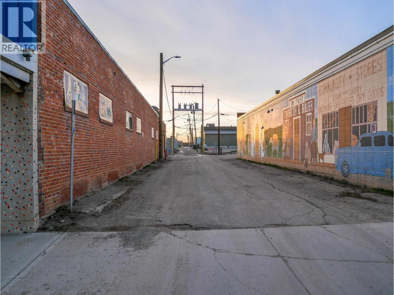 10121 10 Street, Dawson Creek, BC