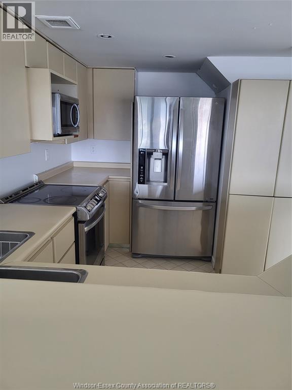 380 Pelissier Unit# 1302, Windsor, ON - Indoor Photo Showing Kitchen