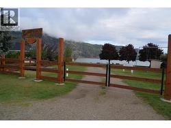 Private Beach on Lakeshore just steps away.... -