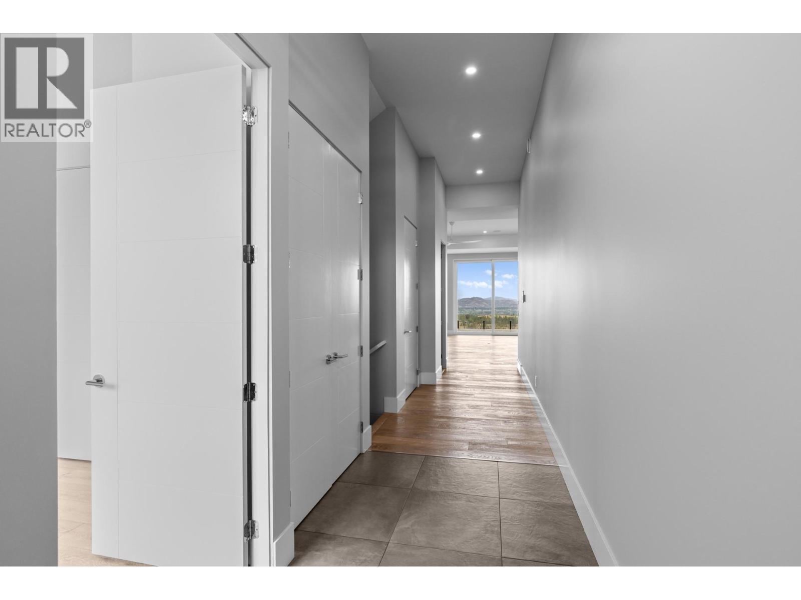 1240 Ponds Avenue, Kelowna, BC - Indoor Photo Showing Other Room