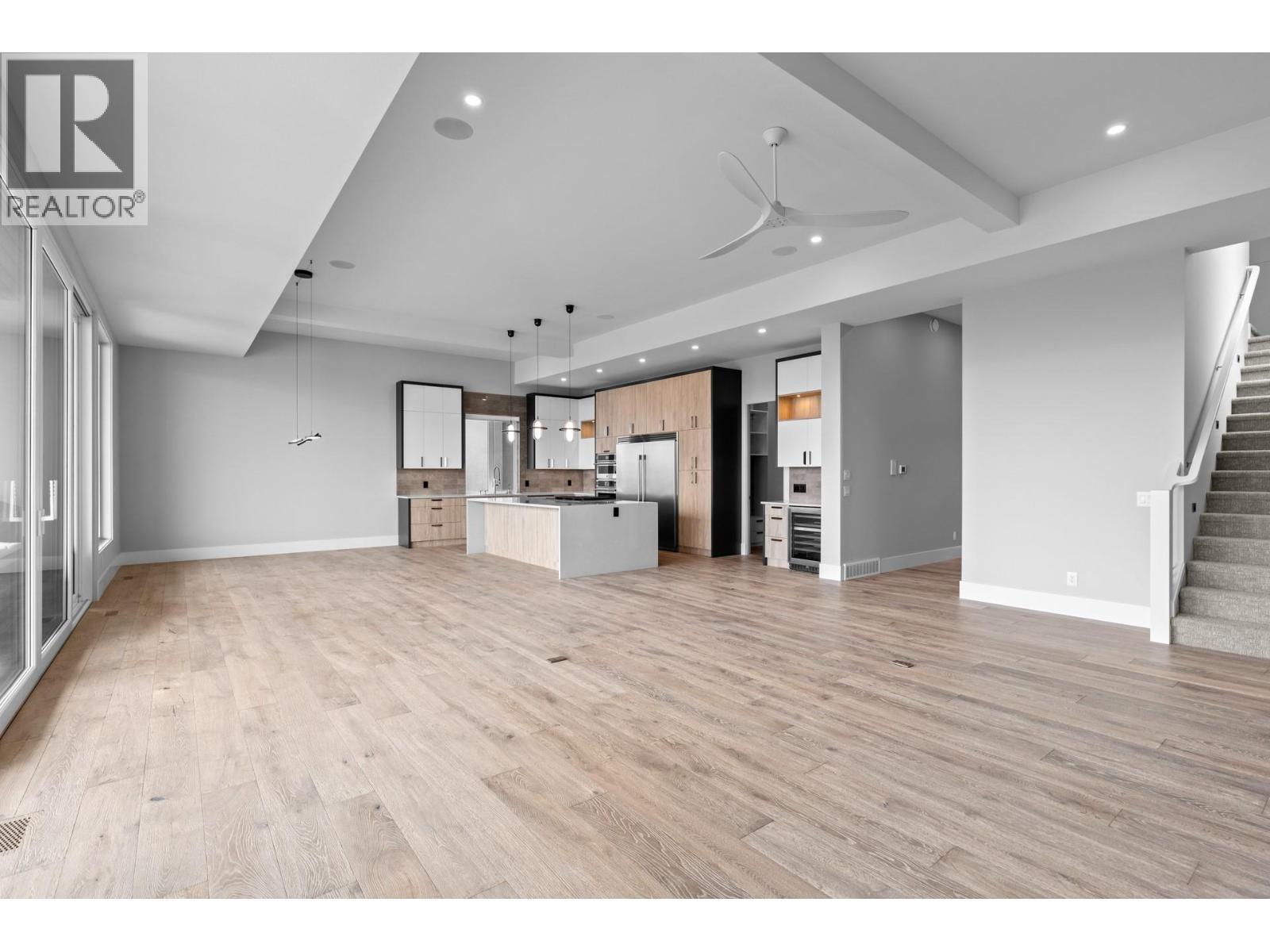 1240 Ponds Avenue, Kelowna, BC - Indoor