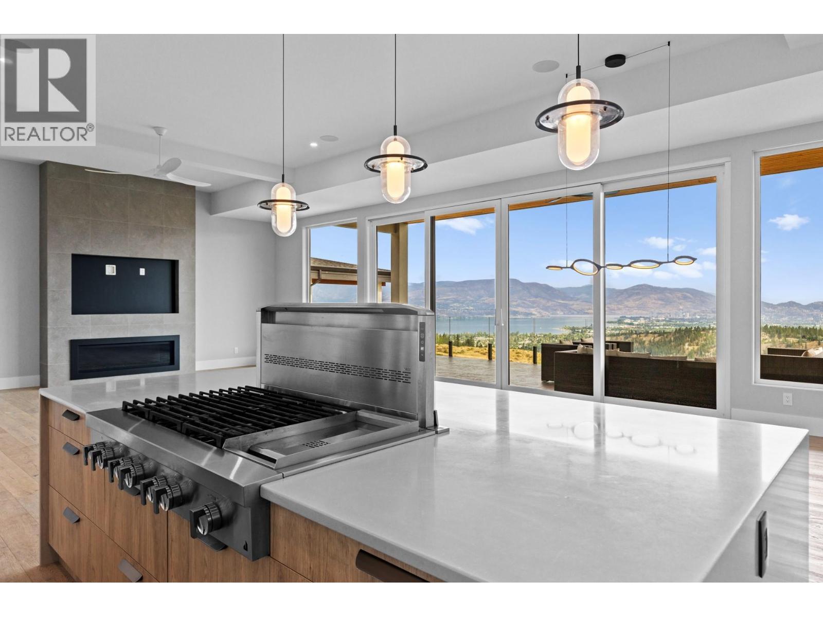 1240 Ponds Avenue, Kelowna, BC - Indoor Photo Showing Kitchen With Upgraded Kitchen