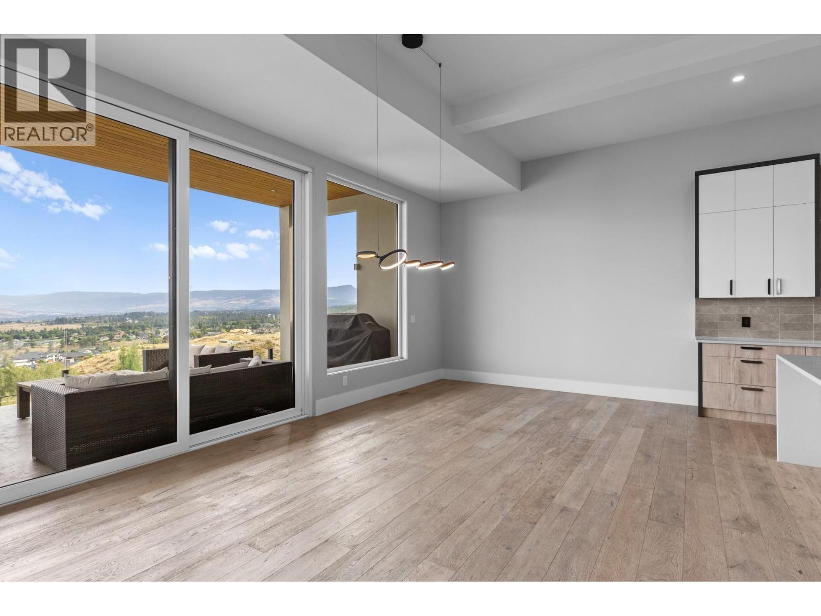 1240 Ponds Avenue, Kelowna, BC - Indoor