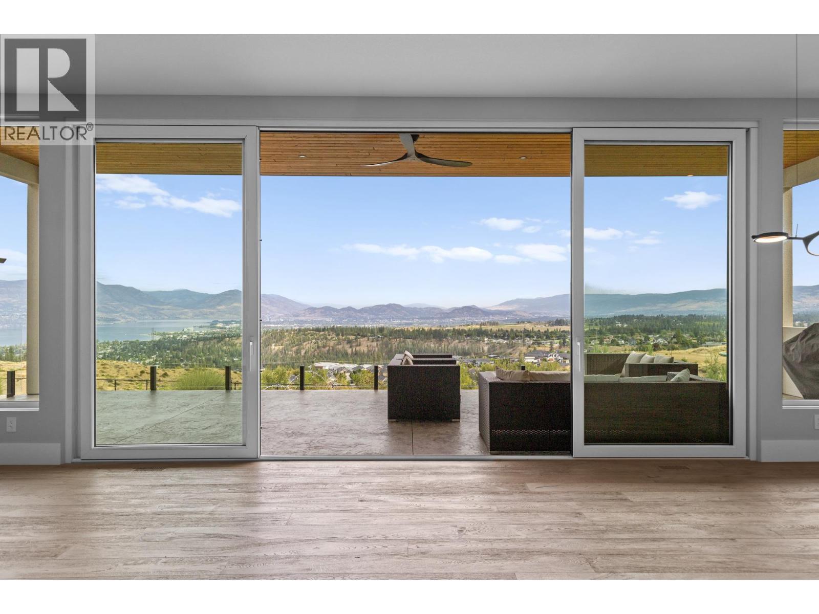 1240 Ponds Avenue, Kelowna, BC - Indoor