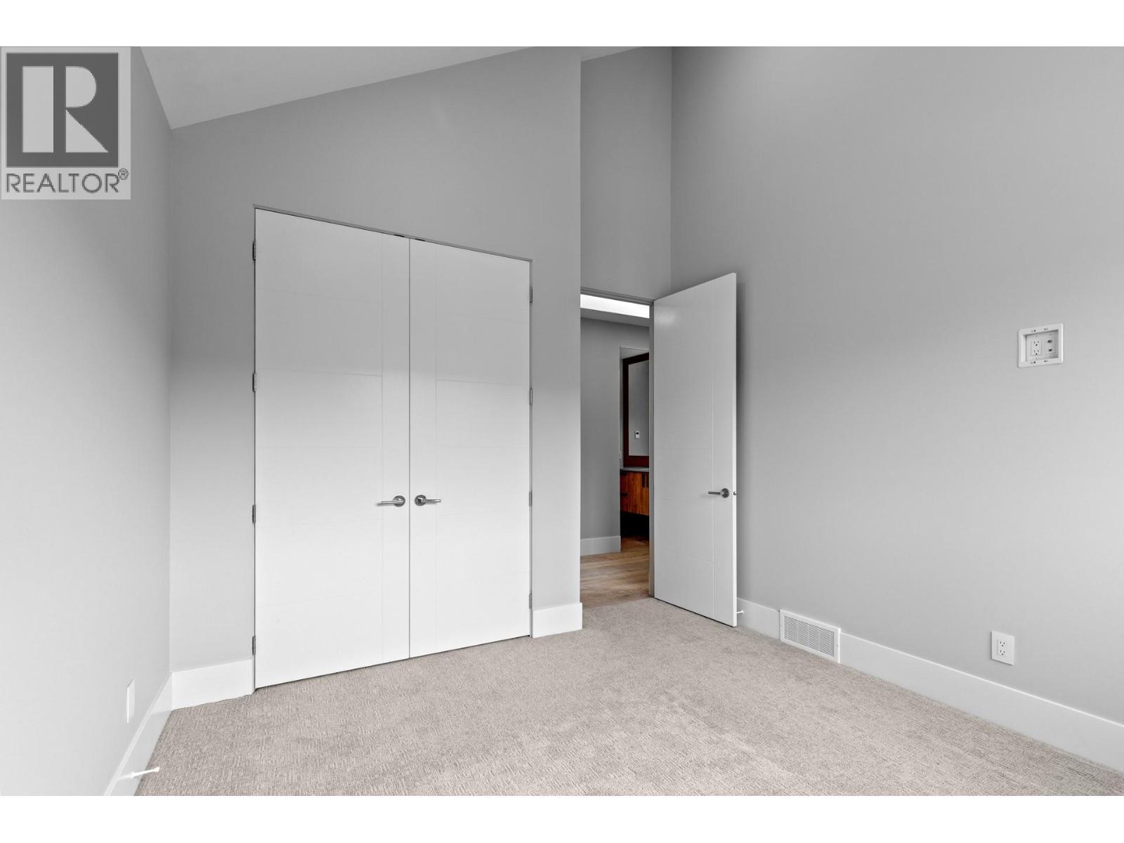 1240 Ponds Avenue, Kelowna, BC - Indoor Photo Showing Other Room