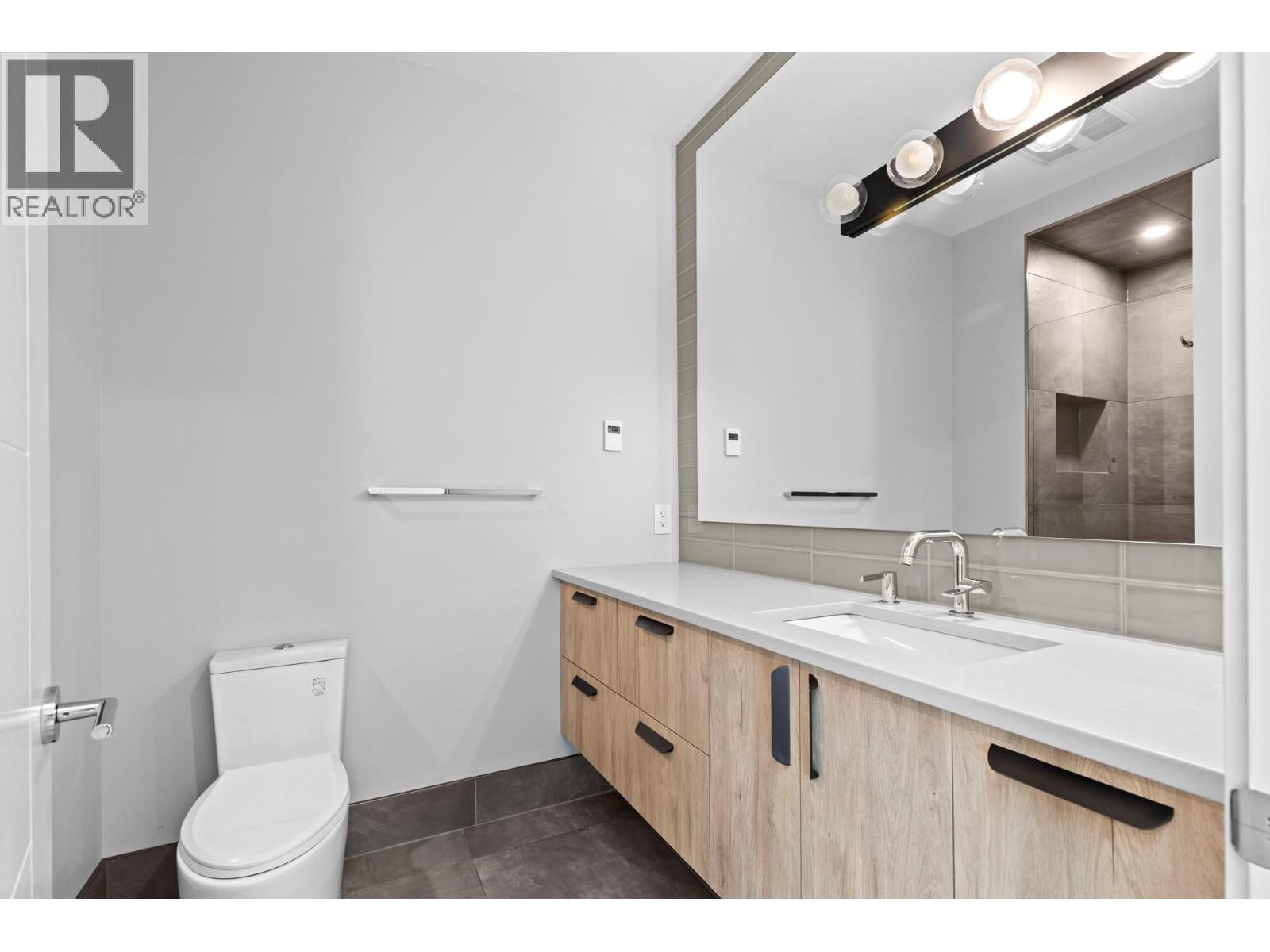 1240 Ponds Avenue, Kelowna, BC - Indoor Photo Showing Bathroom