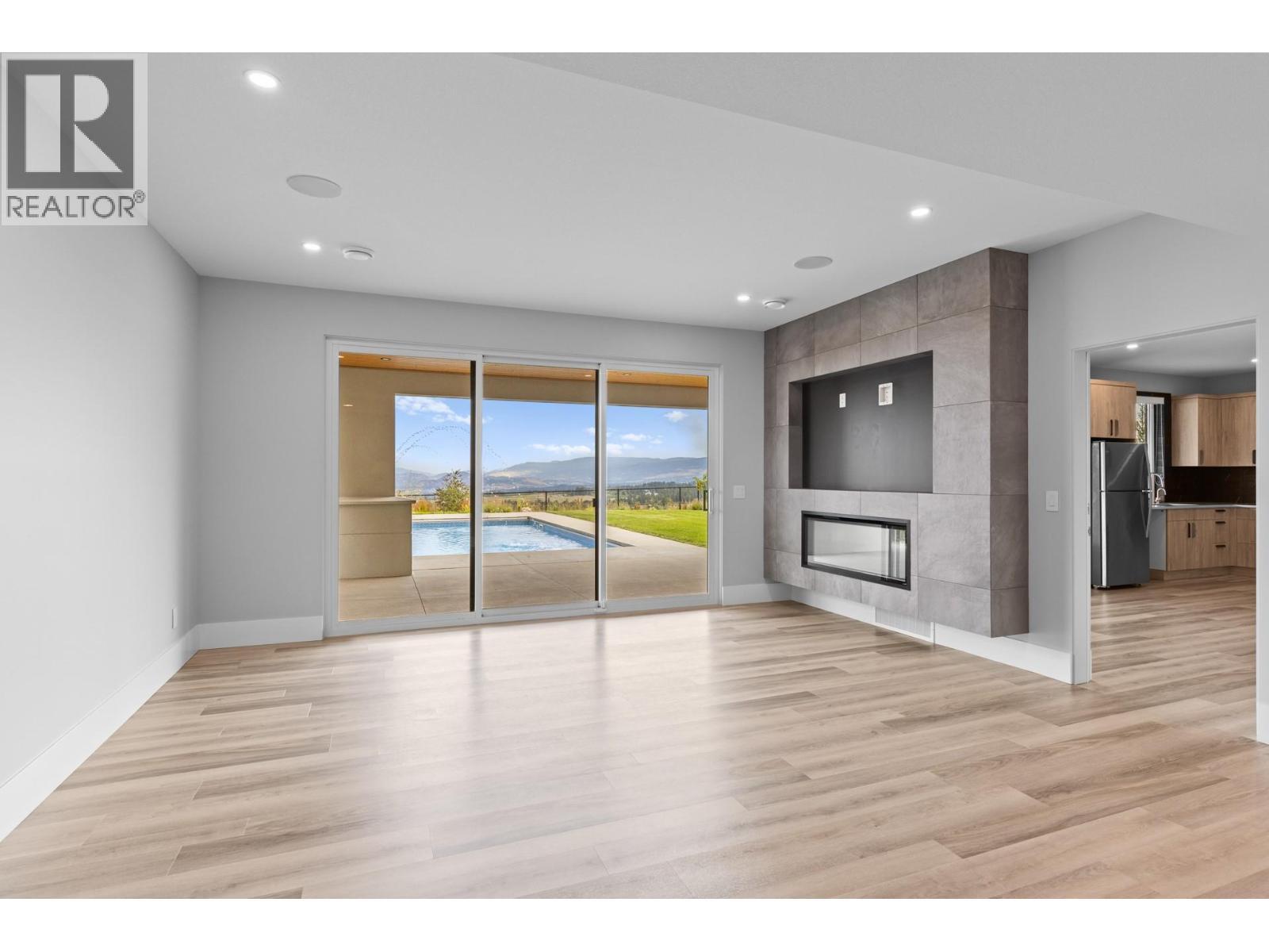1240 Ponds Avenue, Kelowna, BC - Indoor