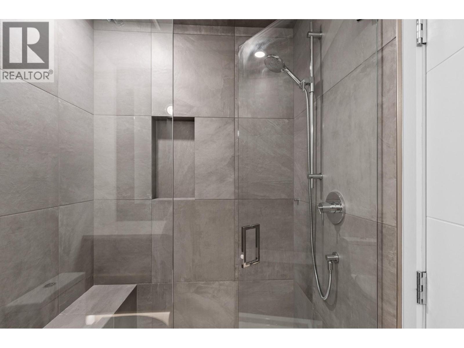 1240 Ponds Avenue, Kelowna, BC - Indoor Photo Showing Bathroom
