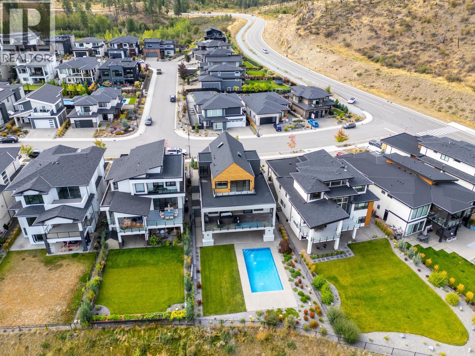 1240 Ponds Avenue, Kelowna, BC - Outdoor With View