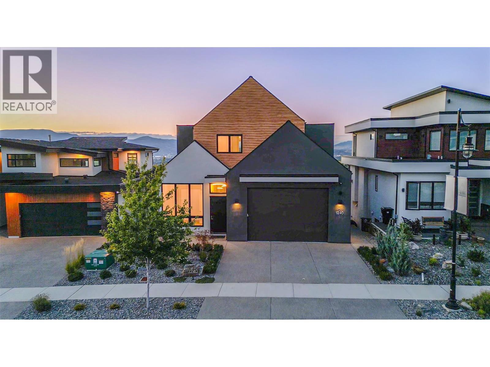 1240 Ponds Avenue, Kelowna, BC - Outdoor With Facade
