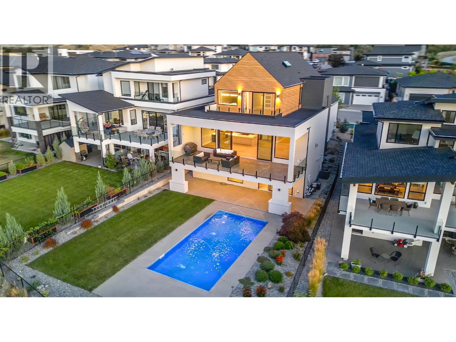 1240 Ponds Avenue, Kelowna, BC - Outdoor With In Ground Pool