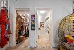 walk -in closet & 4pc ensuite -