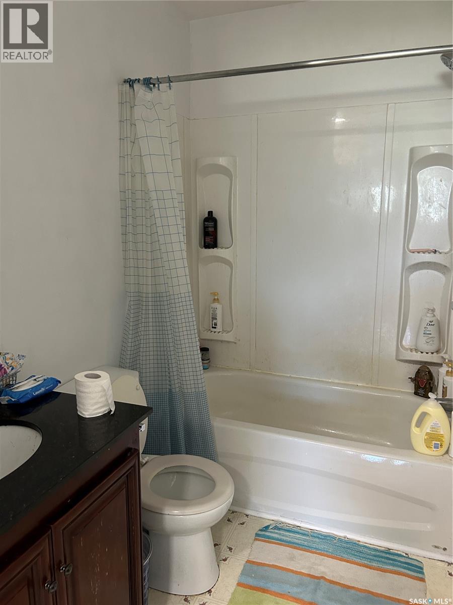222 2Nd Avenue W, Kelvington, SK - Indoor Photo Showing Bathroom