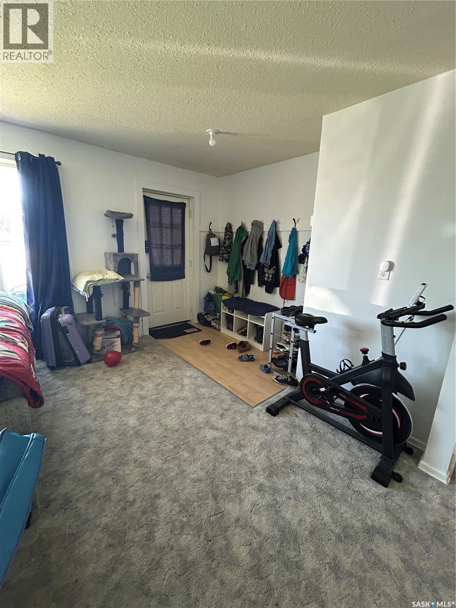 222 2Nd Avenue W, Kelvington, SK - Indoor Photo Showing Gym Room