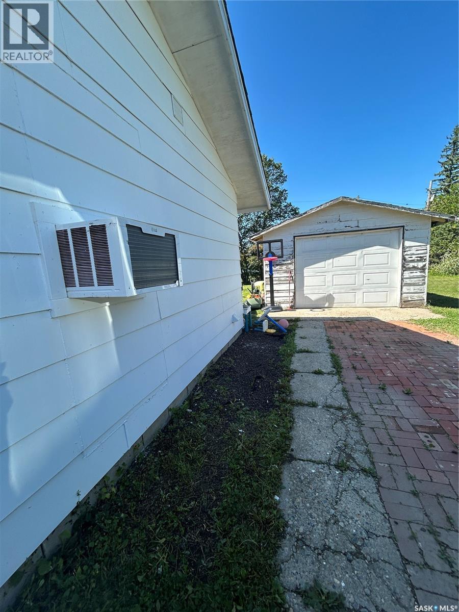 222 2Nd Avenue W, Kelvington, SK - Outdoor