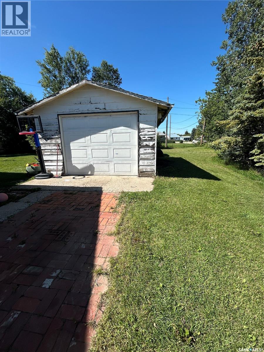 222 2Nd Avenue W, Kelvington, SK - Outdoor