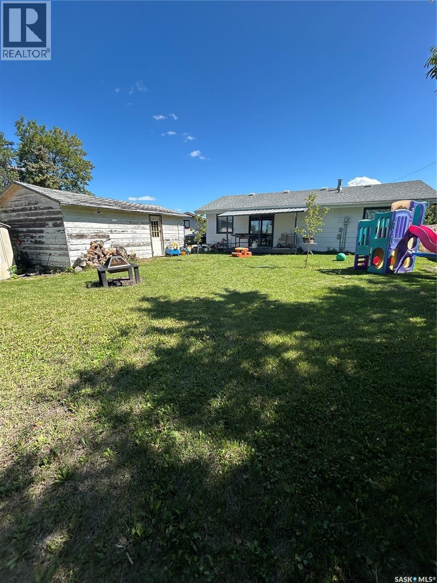 222 2Nd Avenue W, Kelvington, SK - Outdoor