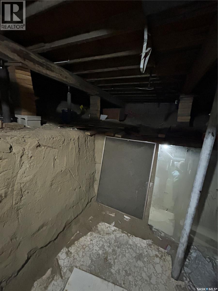 222 2Nd Avenue W, Kelvington, SK - Indoor