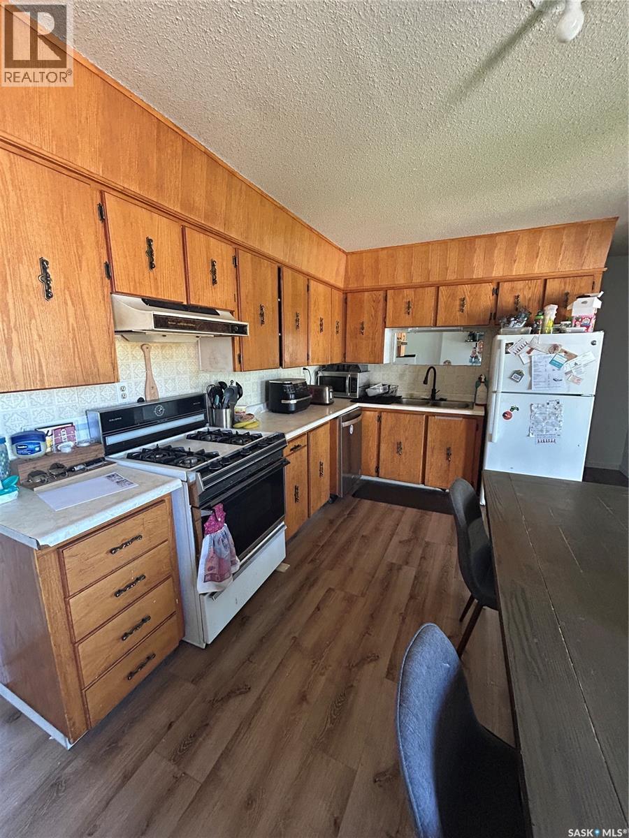 222 2Nd Avenue W, Kelvington, SK - Indoor Photo Showing Kitchen