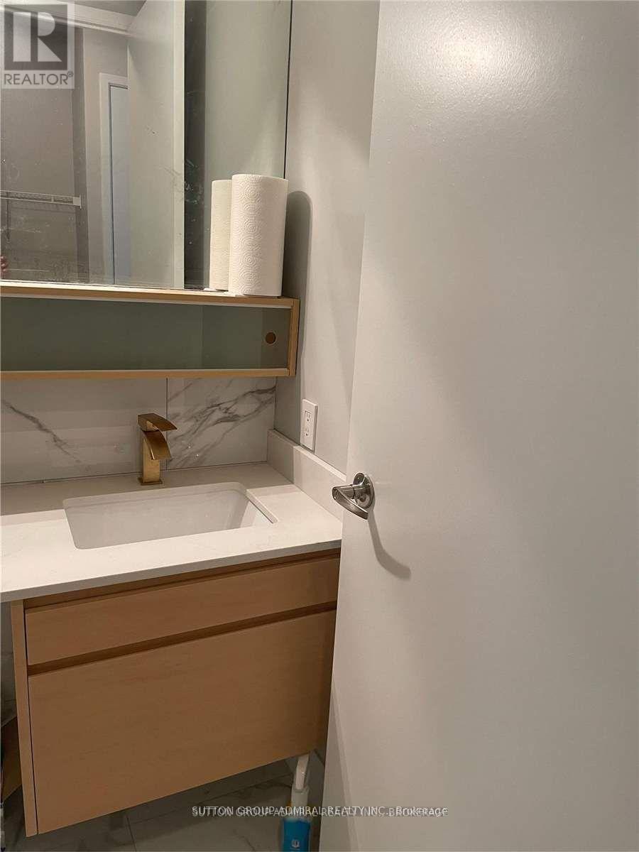 610 - 85 Bloor Street E, Toronto, ON - Indoor Photo Showing Bathroom
