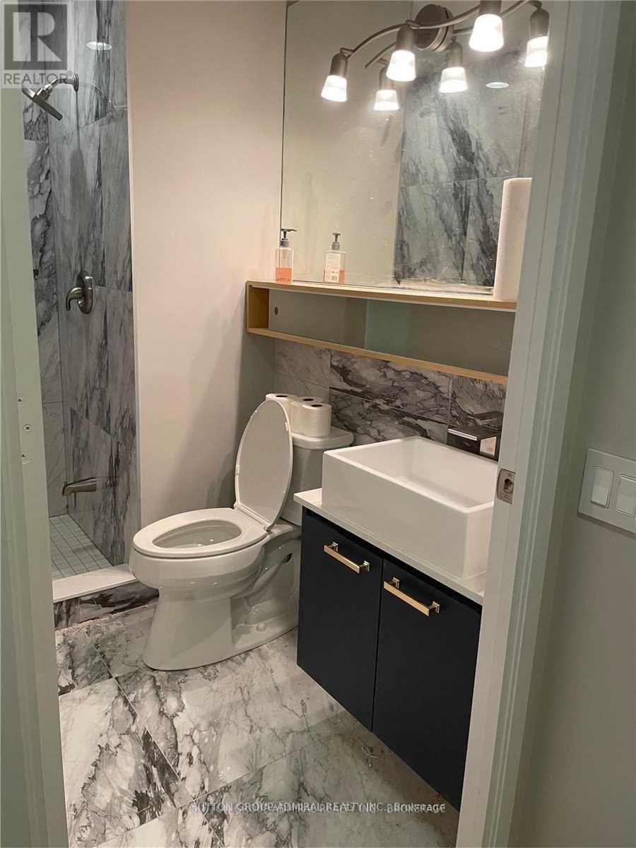 610 - 85 Bloor Street E, Toronto, ON - Indoor Photo Showing Bathroom