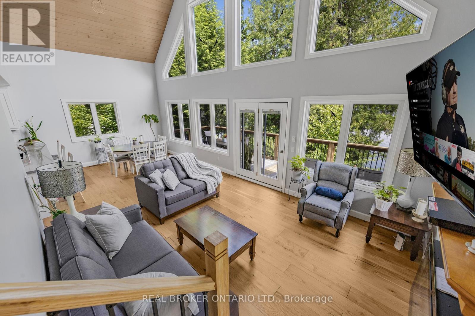 1 Mckowen Road, Mckellar, ON - Indoor Photo Showing Living Room