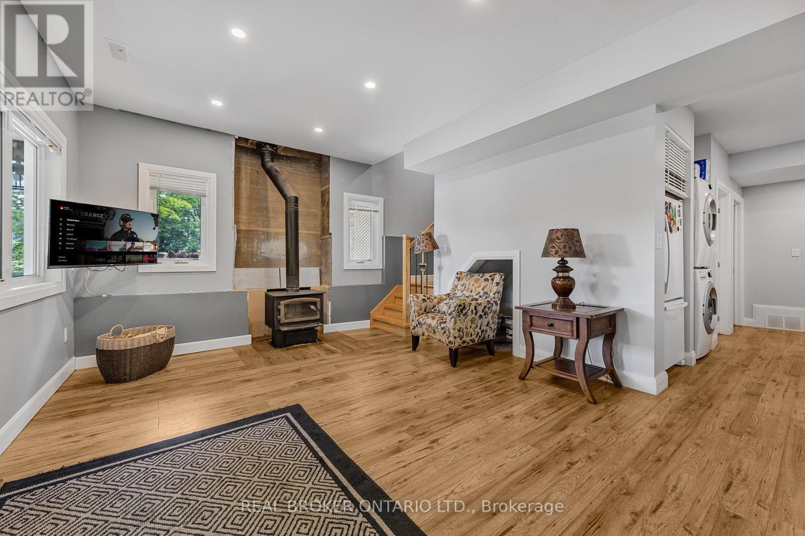 1 Mckowen Road, Mckellar, ON - Indoor