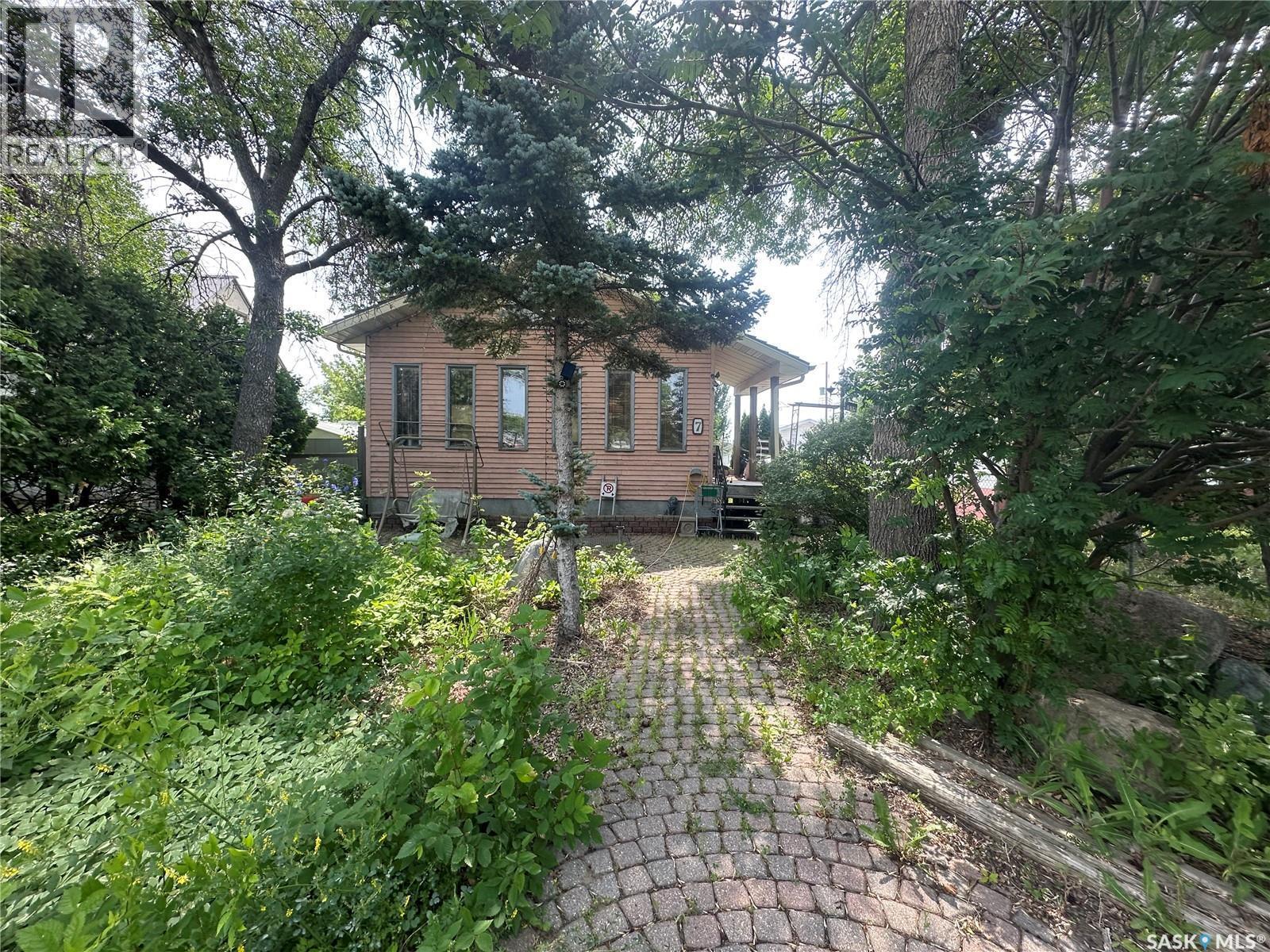 7 Charles Crescent, Regina, SK - Outdoor