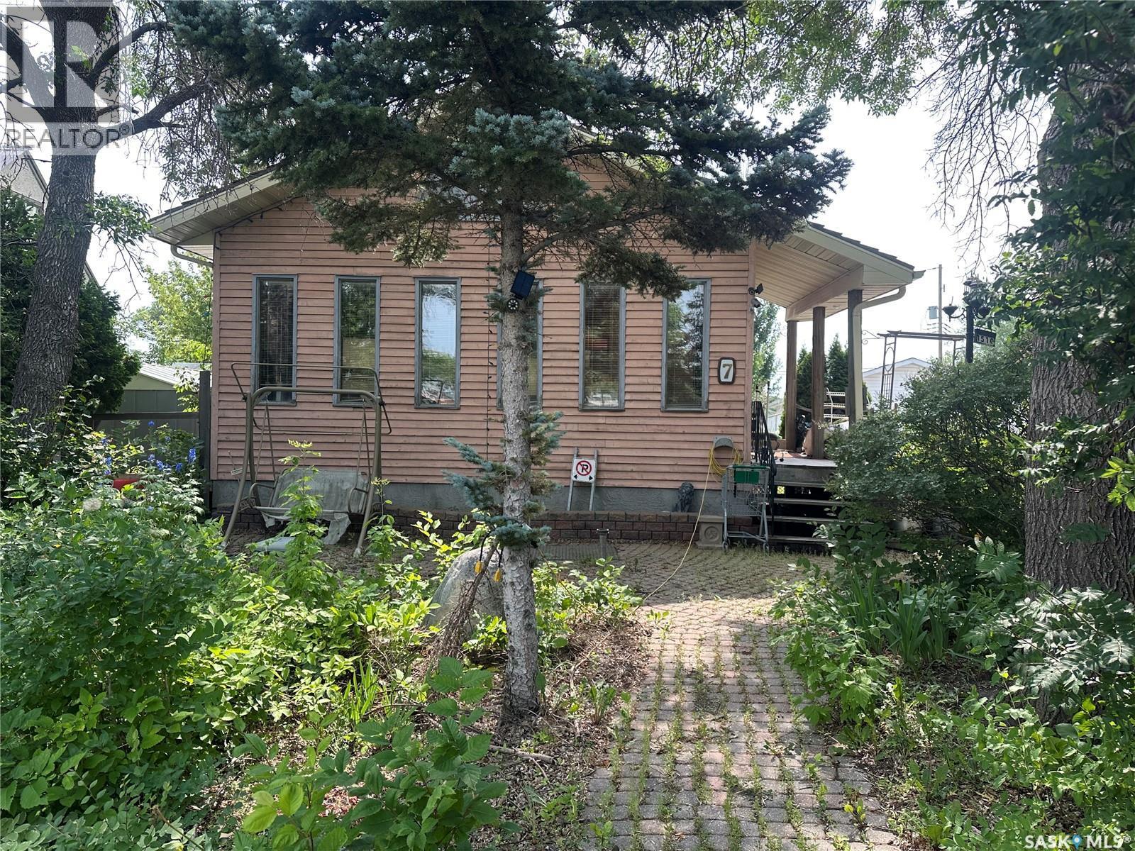 7 Charles Crescent, Regina, SK - Outdoor