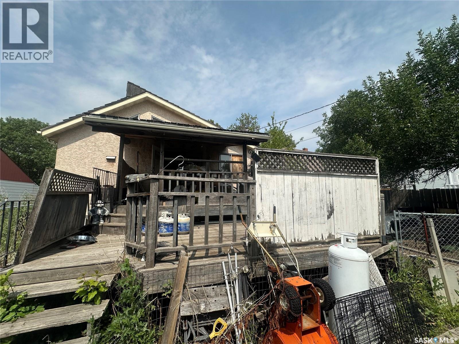 7 Charles Crescent, Regina, SK - Outdoor