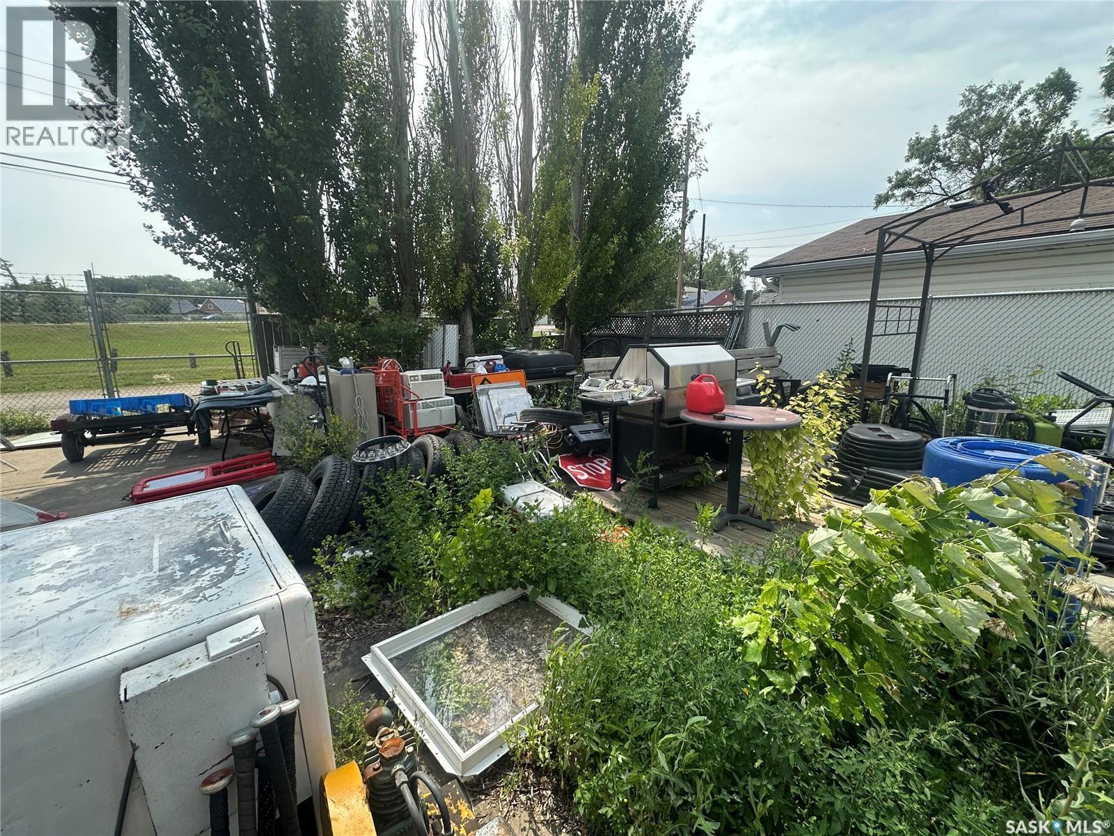 7 Charles Crescent, Regina, SK - Outdoor