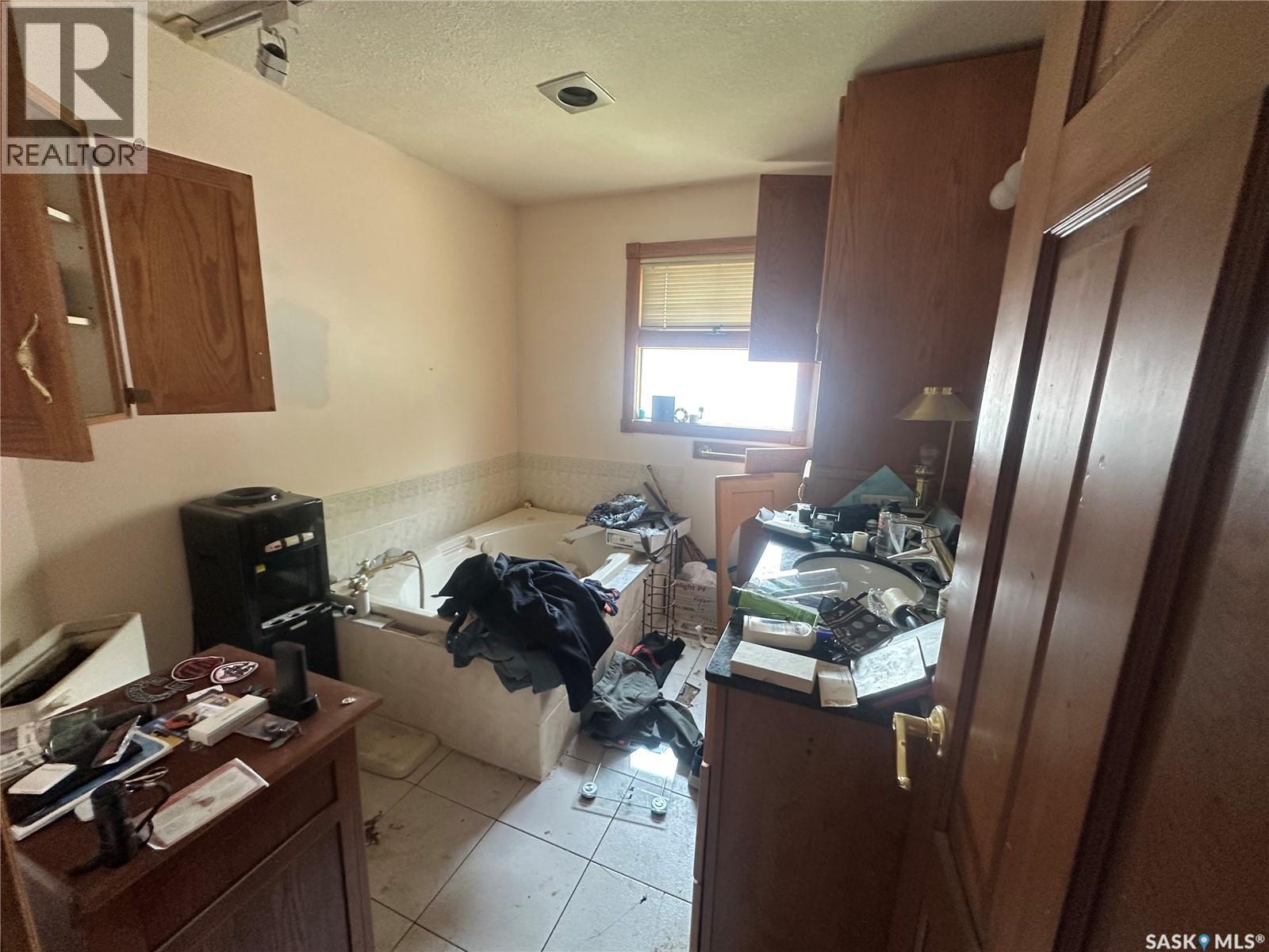 7 Charles Crescent, Regina, SK - Indoor