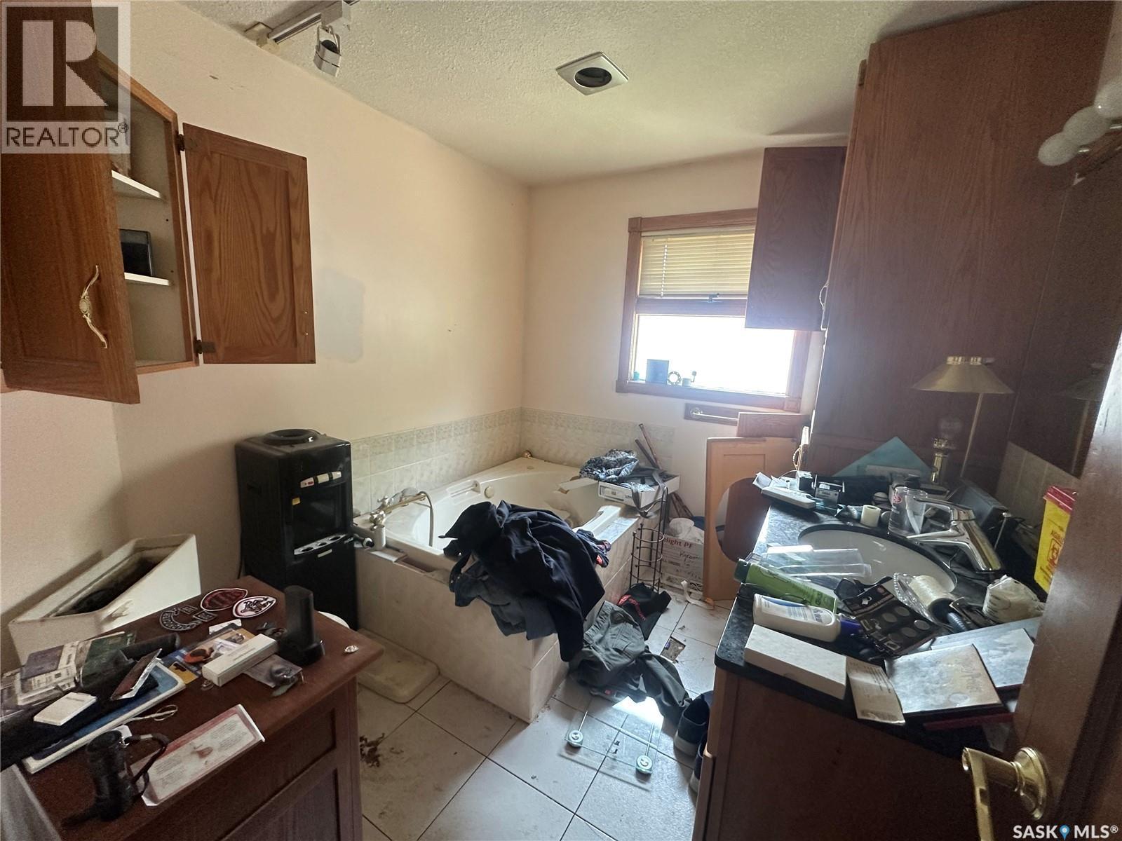 7 Charles Crescent, Regina, SK - Indoor