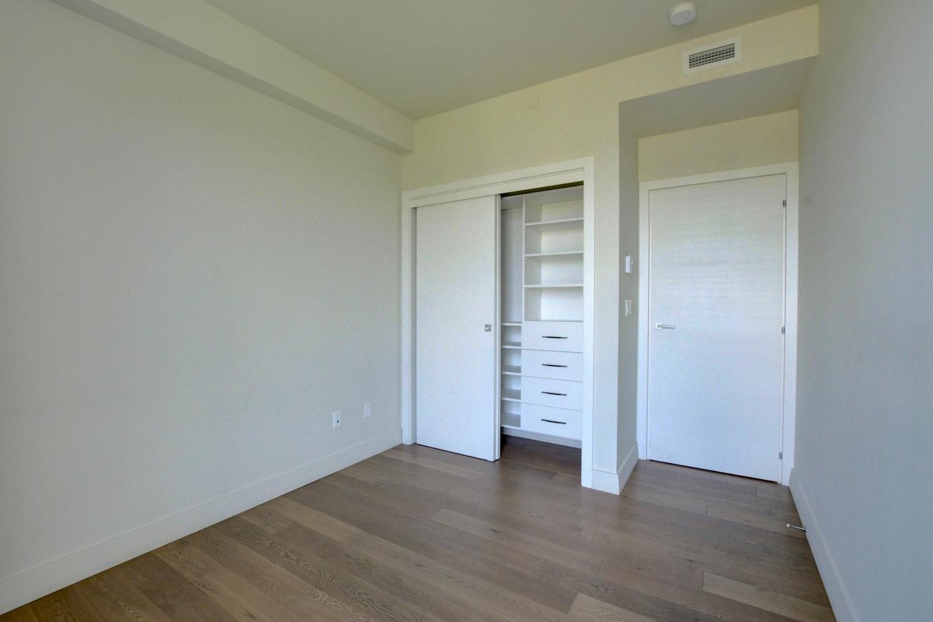 Chambre à coucher - 309-36 Ch. Du Bord-Du-Lac-Lakeshore, Pointe-Claire, QC - Indoor Photo Showing Other Room