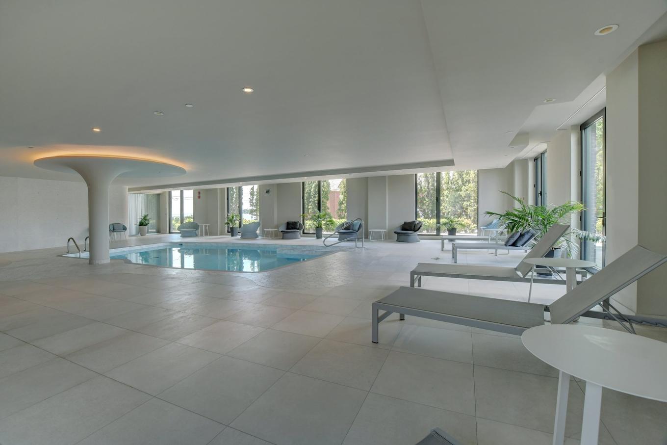 Piscine - 309-36 Ch. Du Bord-Du-Lac-Lakeshore, Pointe-Claire, QC - Indoor Photo Showing Other Room