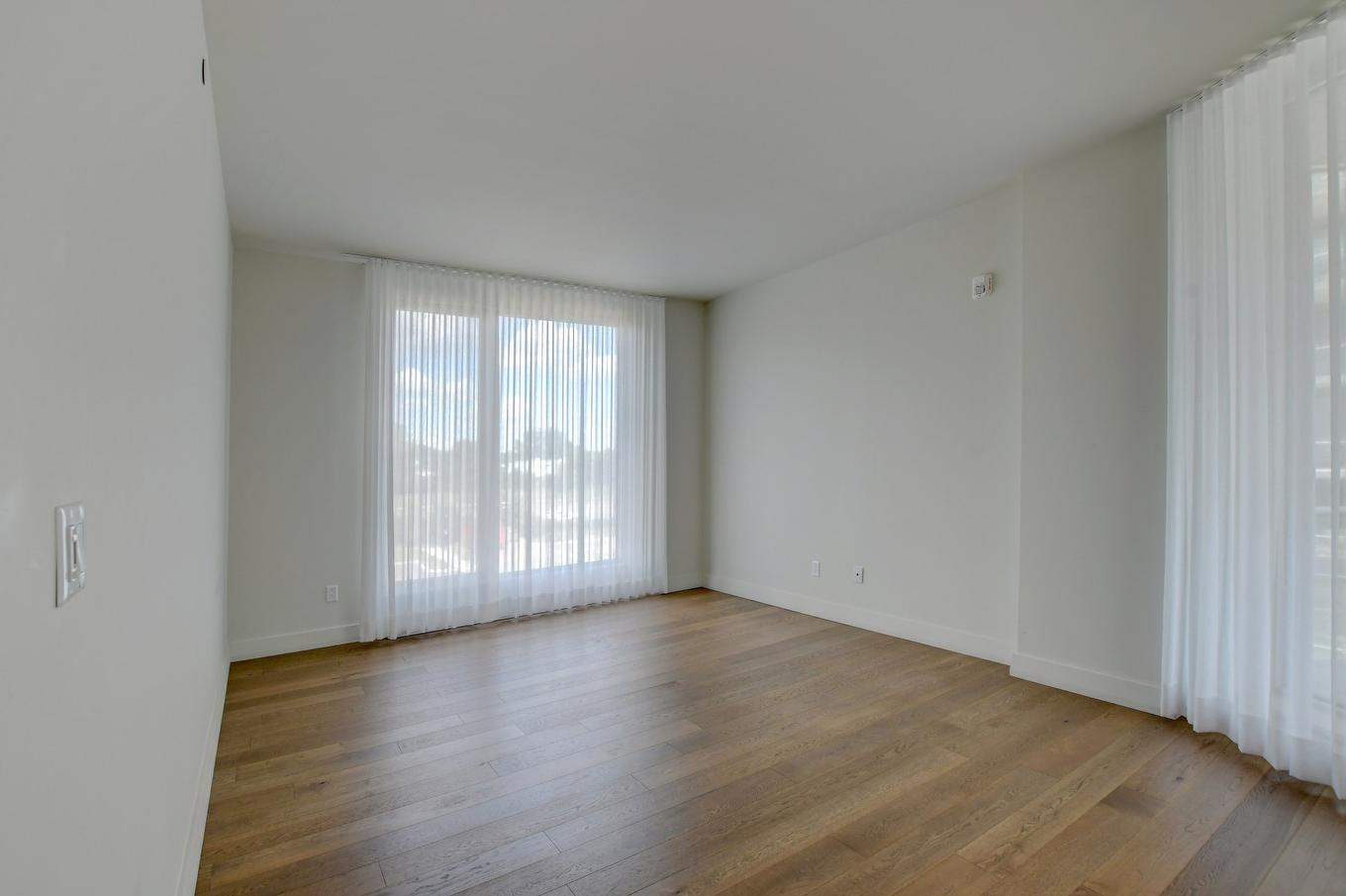 Salon - 309-36 Ch. Du Bord-Du-Lac-Lakeshore, Pointe-Claire, QC - Indoor Photo Showing Other Room