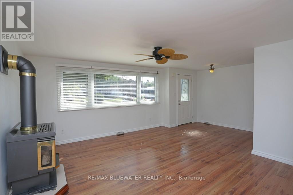 25 Maple Grove Court E, South Huron (Stephen), ON - Indoor Photo Showing Other Room