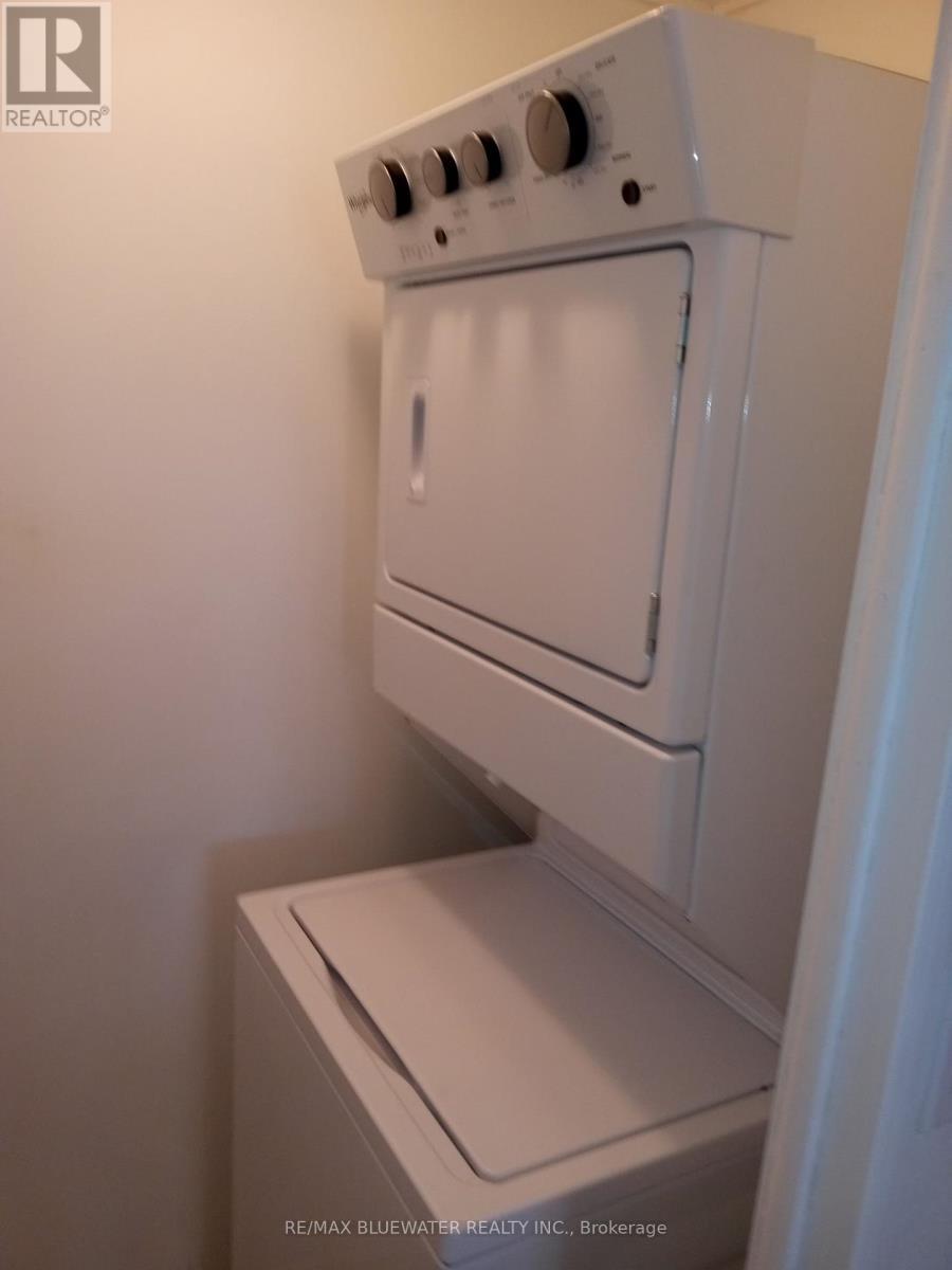 25 Maple Grove Court E, South Huron (Stephen), ON - Indoor Photo Showing Laundry Room