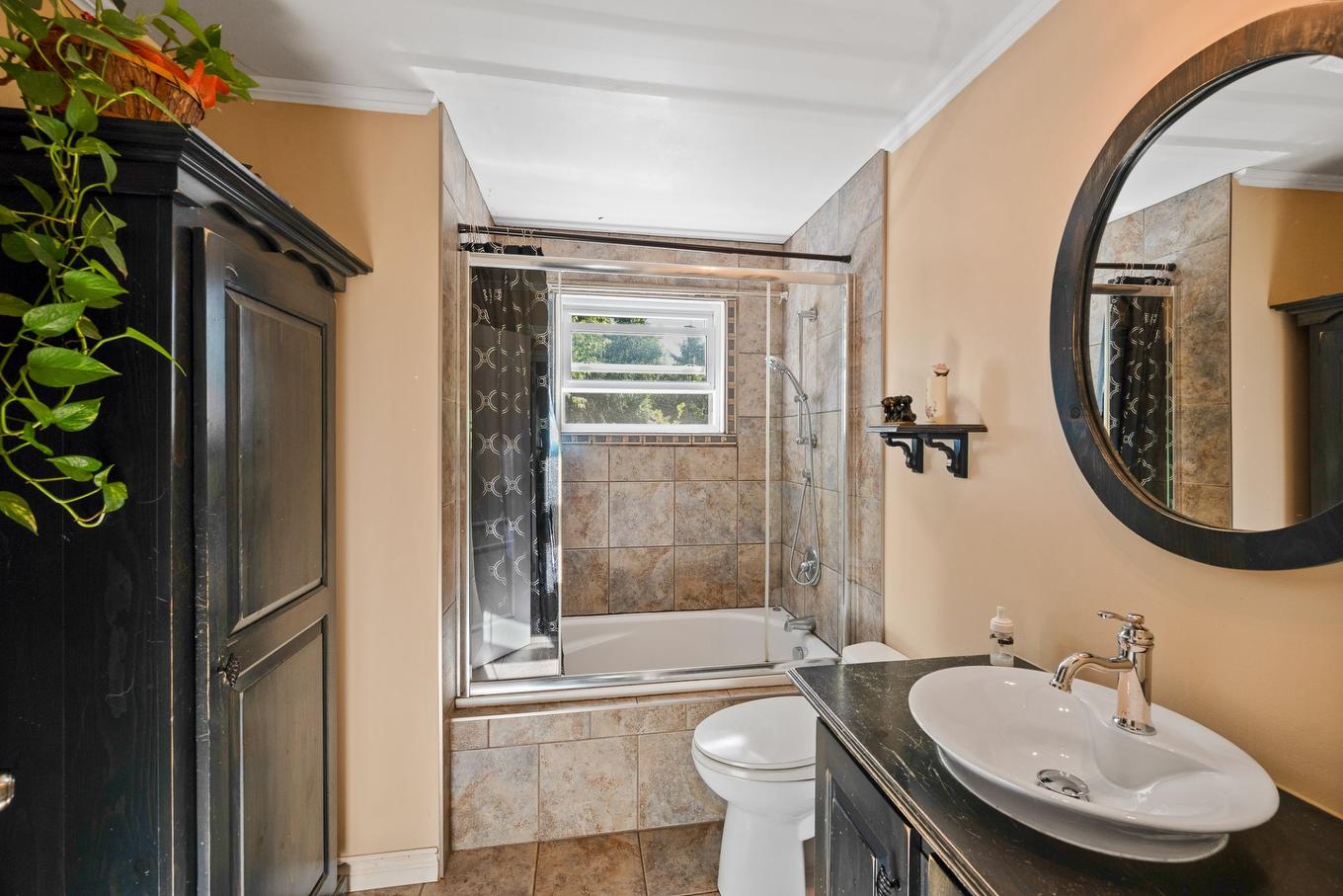 Bathroom - 1090 Rue Nadeau, Saint-Jean-Sur-Richelieu, QC - Indoor Photo Showing Bathroom