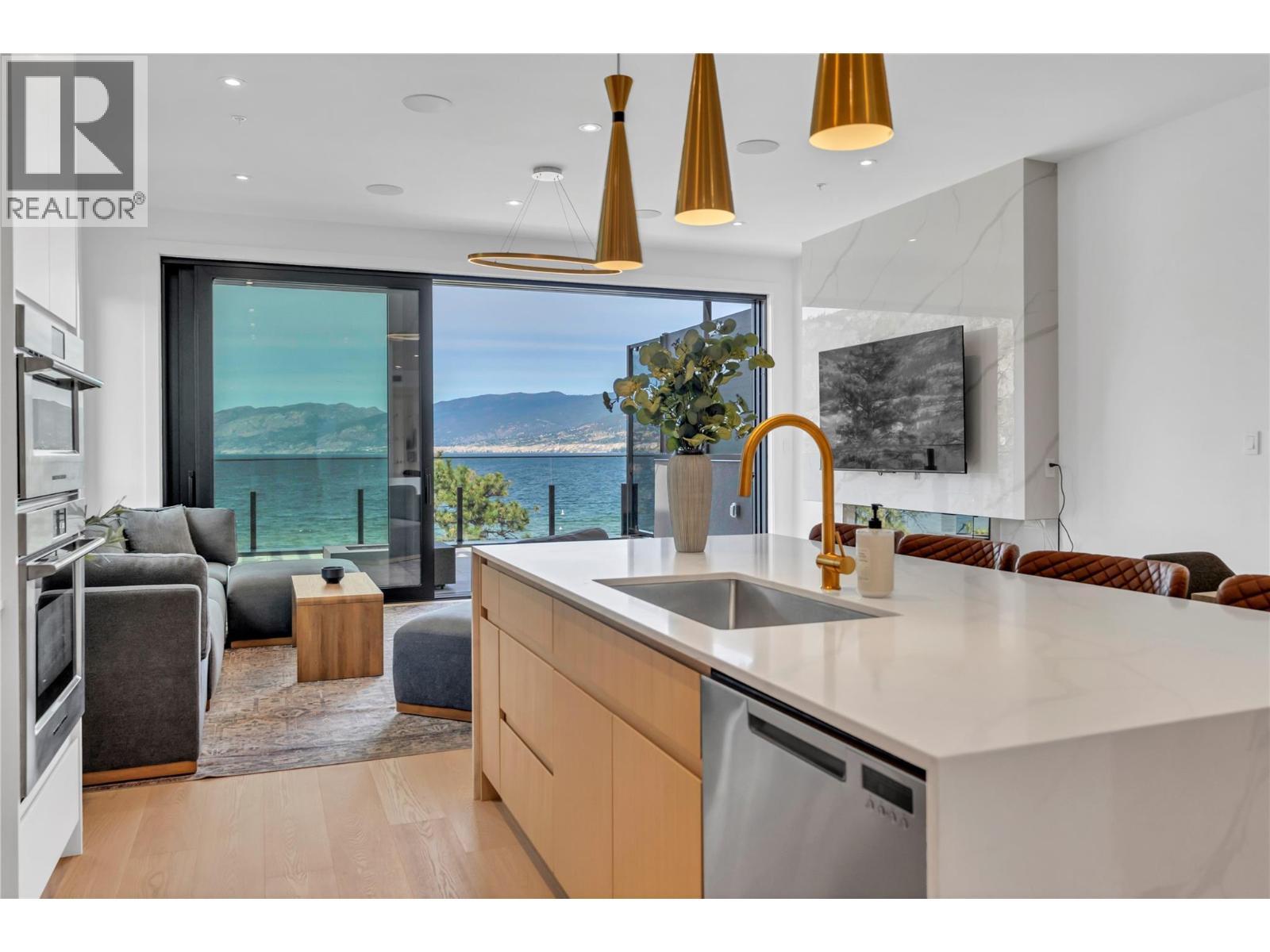 602 Lakeshore Drive Unit# 402, Penticton, BC - Indoor Photo Showing Kitchen