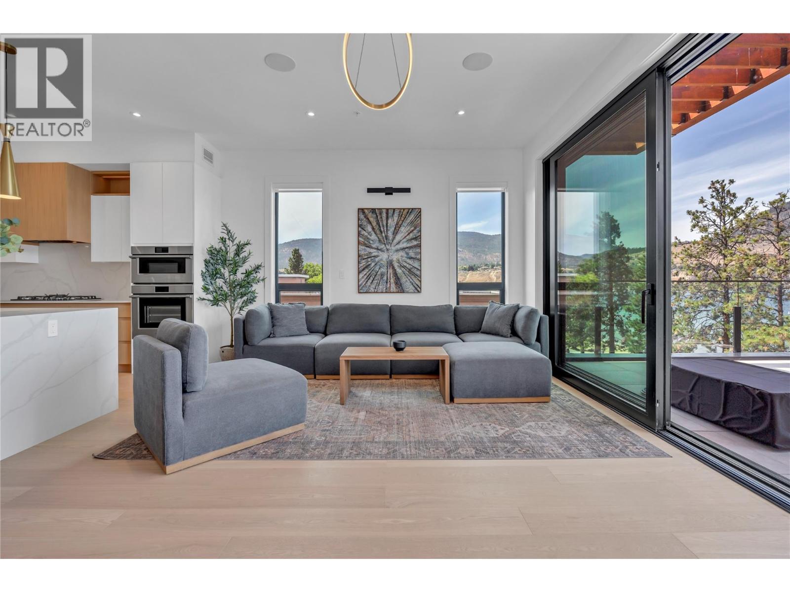 602 Lakeshore Drive Unit# 402, Penticton, BC - Indoor