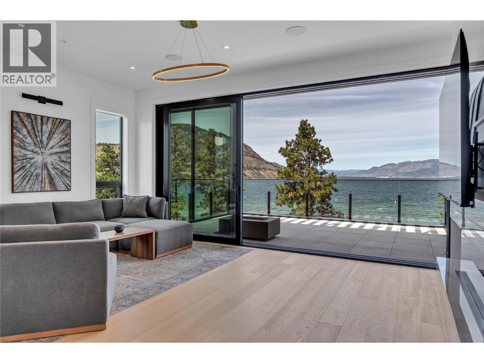 602 Lakeshore Drive Unit# 402, Penticton, BC - Indoor With Body Of Water