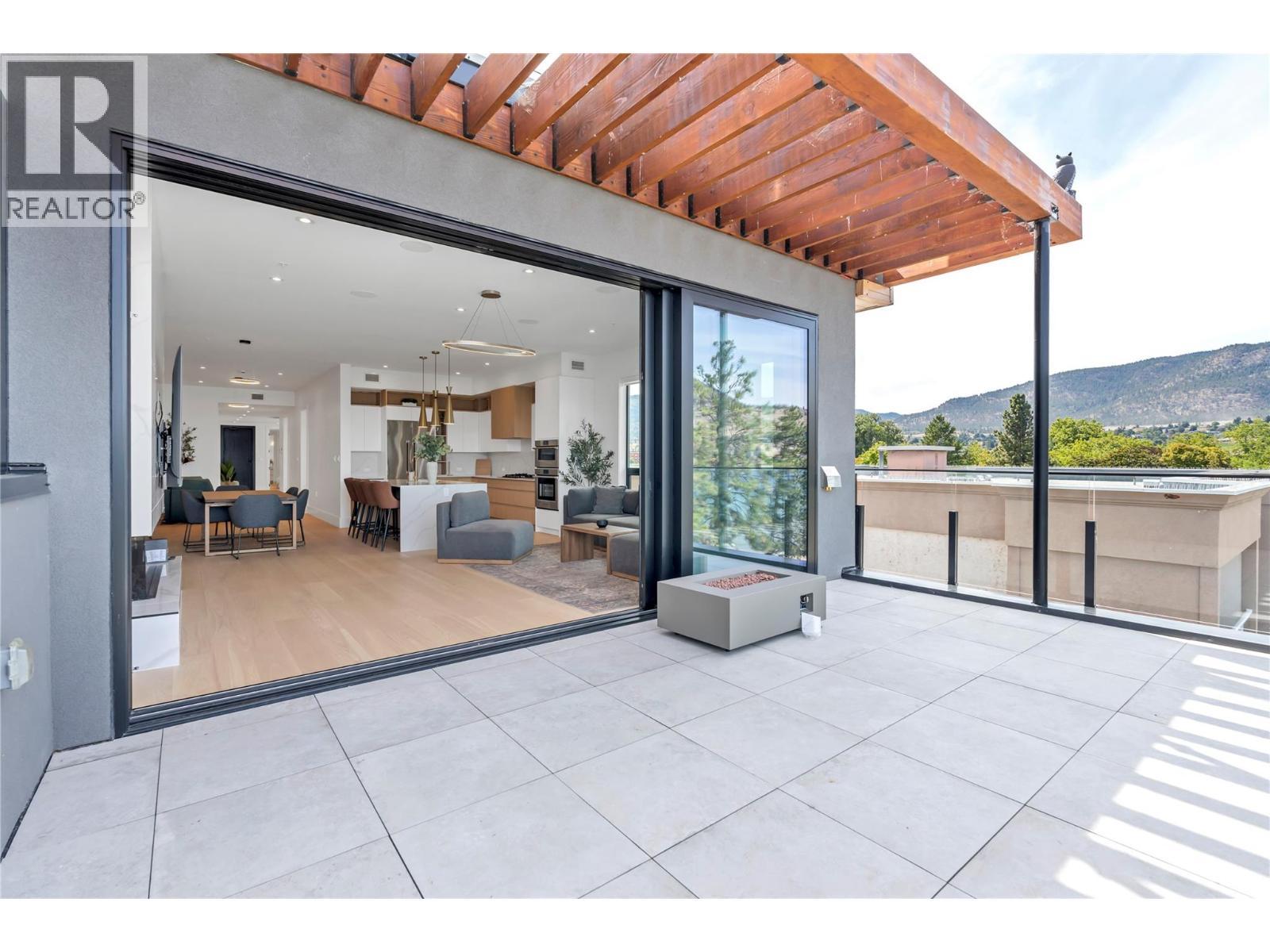 602 Lakeshore Drive Unit# 402, Penticton, BC - With Exterior