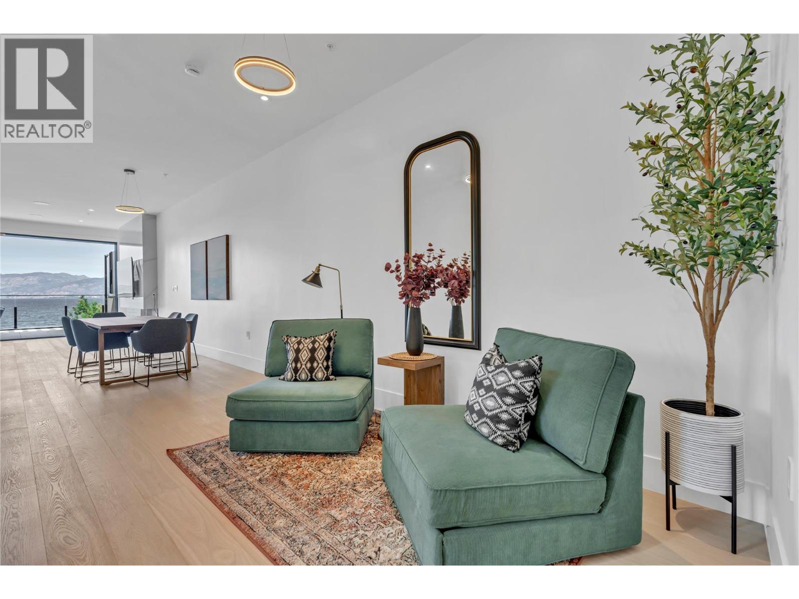 602 Lakeshore Drive Unit# 402, Penticton, BC - Indoor Photo Showing Living Room