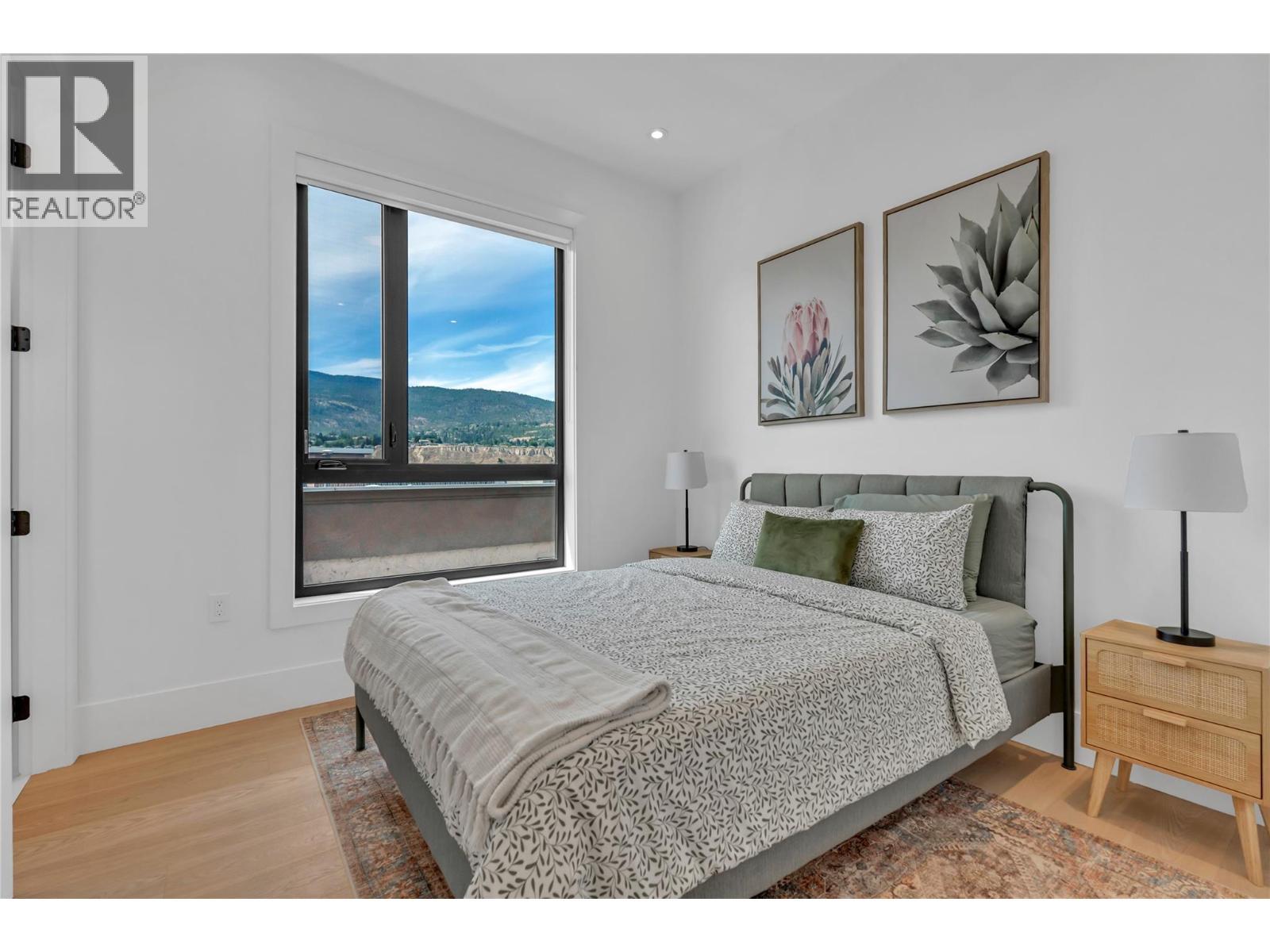 602 Lakeshore Drive Unit# 402, Penticton, BC - Indoor Photo Showing Bedroom