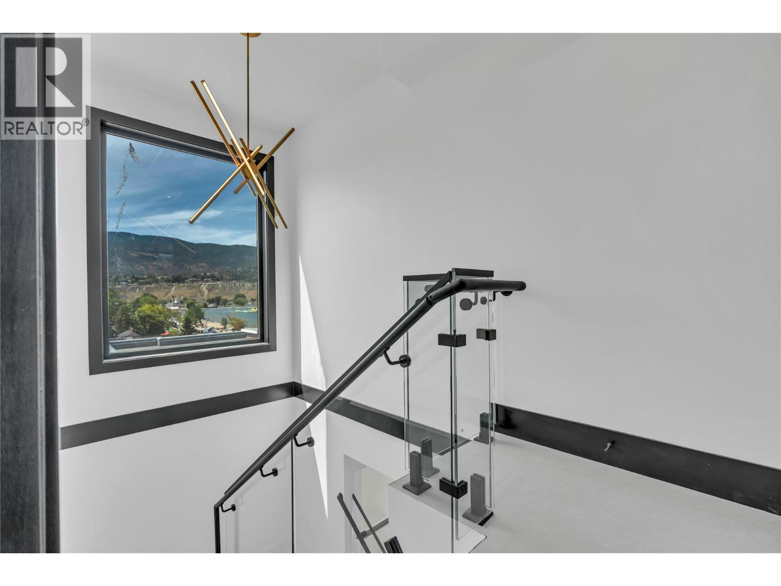 602 Lakeshore Drive Unit# 402, Penticton, BC - Indoor Photo Showing Other Room