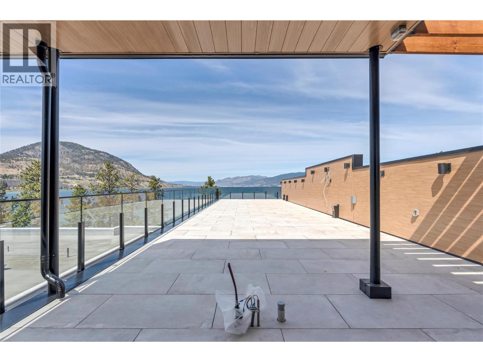 602 Lakeshore Drive Unit# 402, Penticton, BC - With Exterior