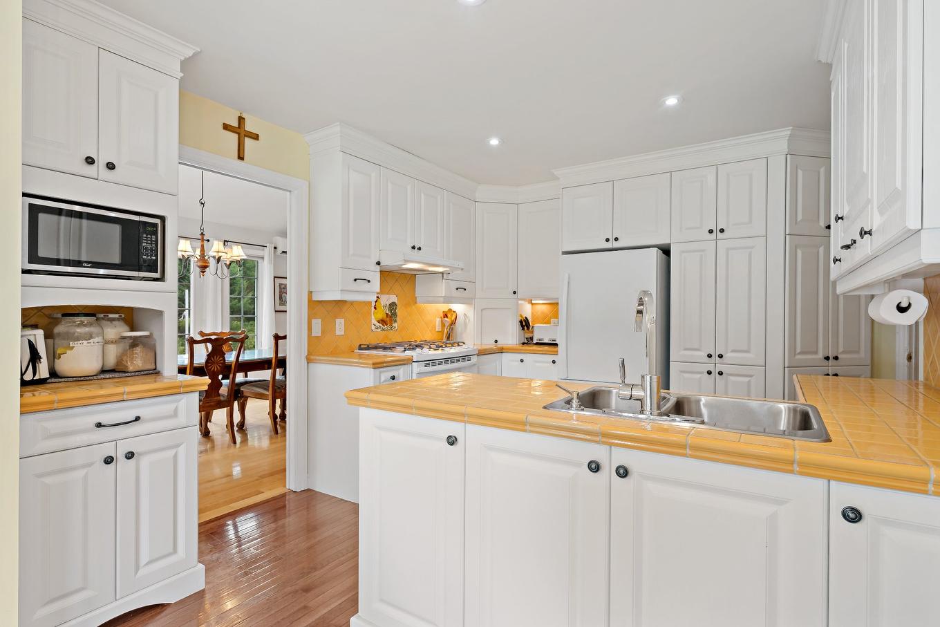 Kitchen - 535 Rue Émond, Mont-Tremblant, QC - Indoor Photo Showing Kitchen With Double Sink