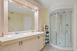 Ensuite bathroom -